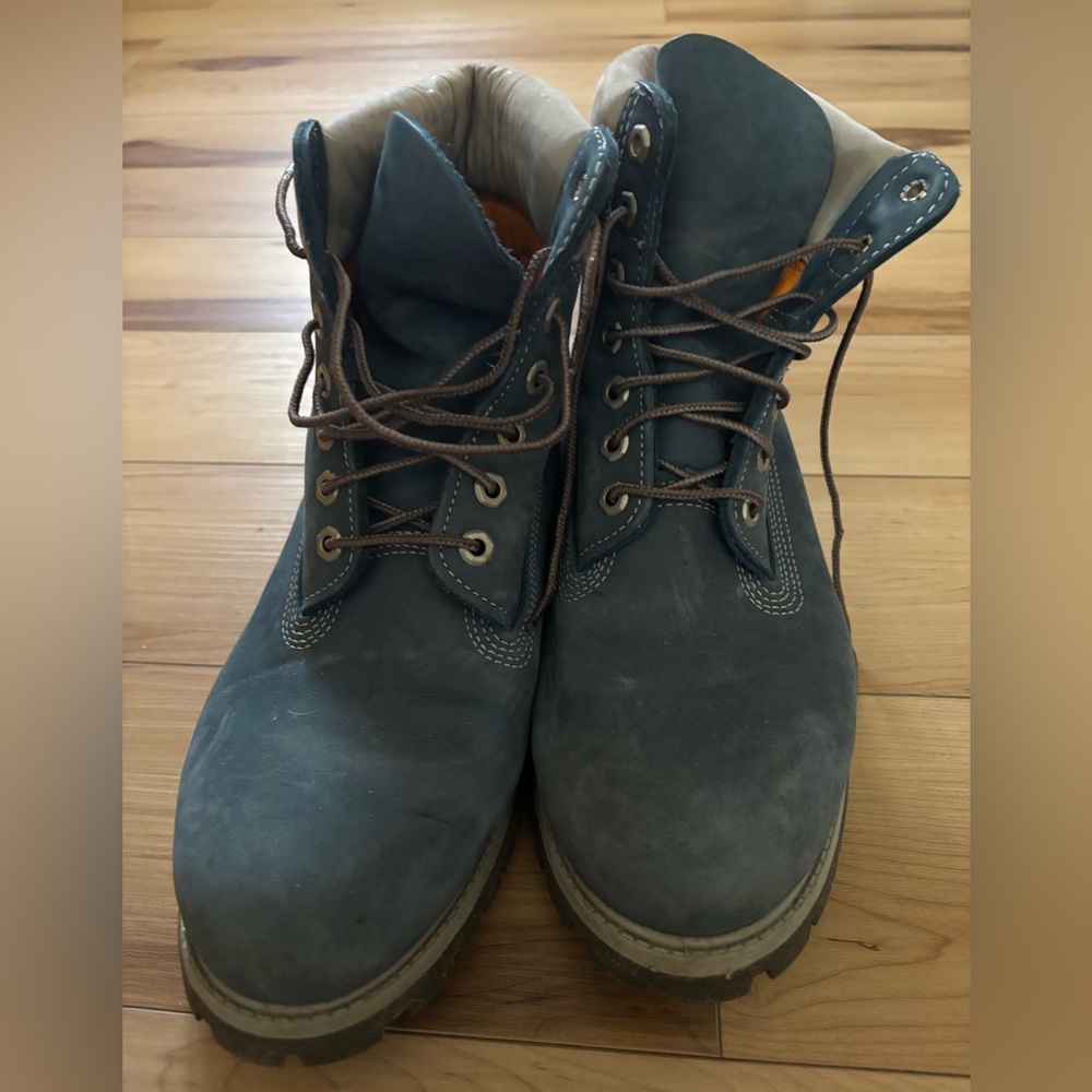 Timberland Men's Dark Blue Lace-Up Boots and cleaning kit